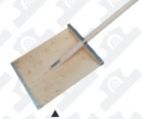 Лопата снегоуборочная фанерная(деревянная) 380*380 с черенком